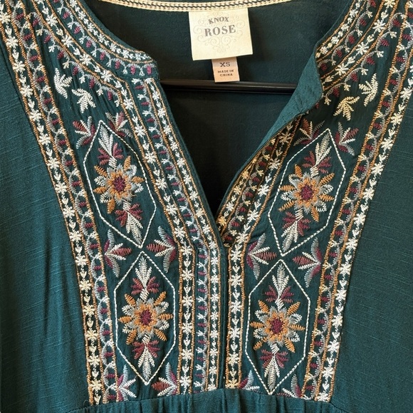 Knox Rose Embroidered Knit Top Dark Green Boho Shirt Size XS - Picture 2 of 6